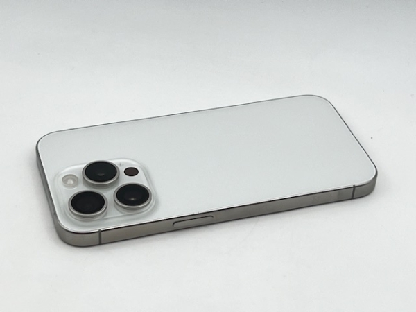 Refurbished iPhone 15 Pro titan weiß